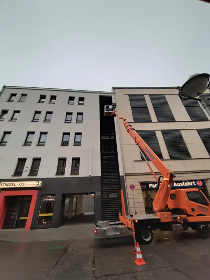 Arbeitsbühne Gebäudefassade