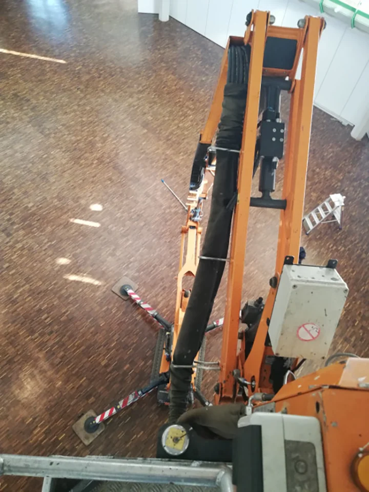 Arbeitsbühne - Innenbereich Parkettboden